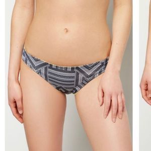 Rue21 Reversible Bikini Bottoms Size Medium NWT